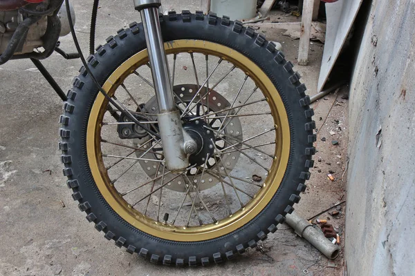 Close Roda Traseira Enlameada Motor Bicicleta Sujeira Detalhes — Fotografia de Stock