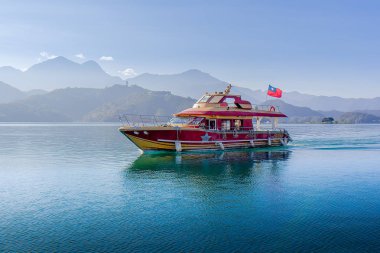 Nantou ilçe - 15 Kasım 2017: göle ünlü cazibe, Tayvan güneş ay gölde tekne.