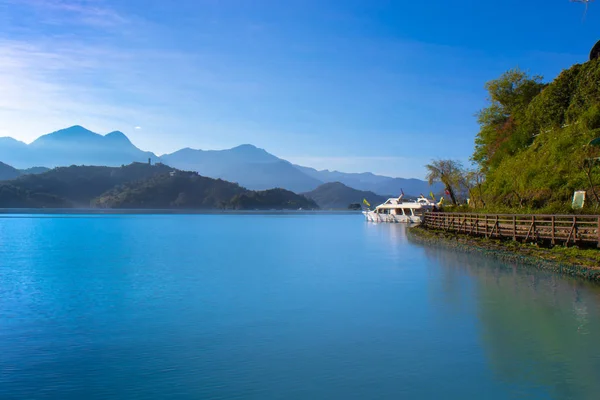 Sunrise sun moon göl Tayvan tekne ile