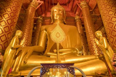 Wat Phanan Choeng tapınak Ayutthaya, Tayland için dev altın Buddha