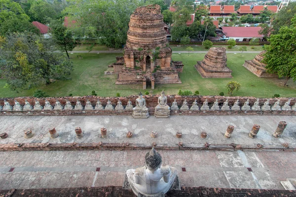 Pagoda ve Buda'nın durumu Wat Yai Chaimongkol, Ayutthaya, Tayland