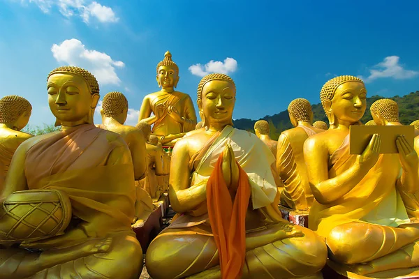 Buddhabucha Memorial Park Budist Tapınağı'nda Nakhon Nayok, Tayland.