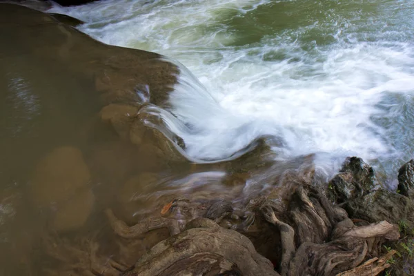 Jed sao noi şelale: saraburi, thailand