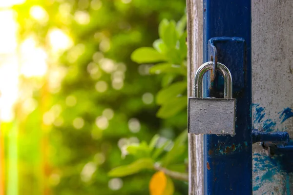 Key Lock Keyhole Country House Green Background — Stock Photo, Image