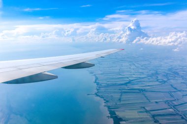 Uçağı ele gelen güzel havadan görünümü