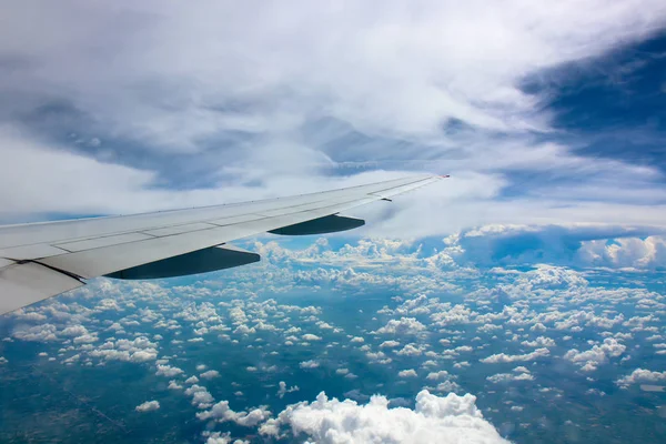 Uçağı ele gelen güzel havadan görünümü