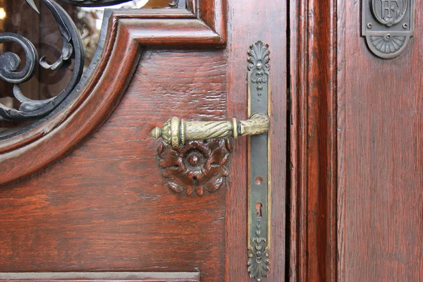 Modern wooden door with metal door handle over — Stock Photo, Image