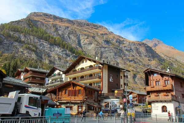 Grindelwald a aldeia turística — Fotografia de Stock