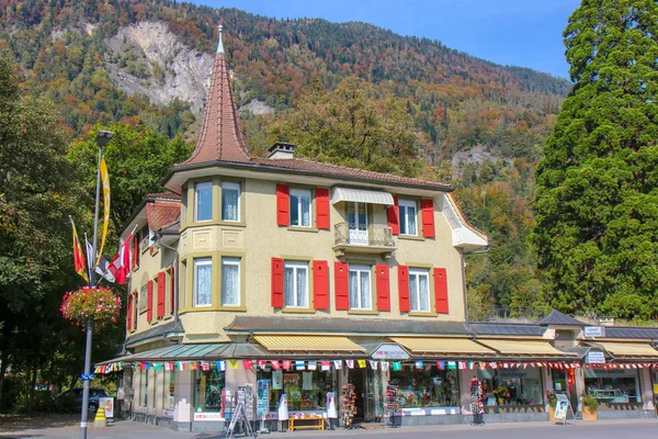 Hoeheweg Boulevard com hotéis, restaurantes, lojas. Interlaken — Fotografia de Stock