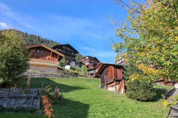 Piękny widok na alpejską wioskę Eiger. Malownicze i przepiękne — Zdjęcie stockowe