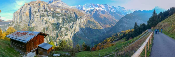 Piękny widok na alpejską wioskę Eiger. Malownicze i przepiękne — Zdjęcie stockowe