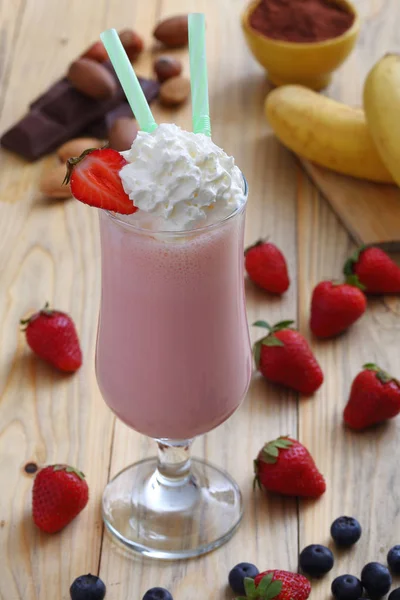 Milkshake Cam Strauberries Çikolata Vanilya Ile — Stok fotoğraf