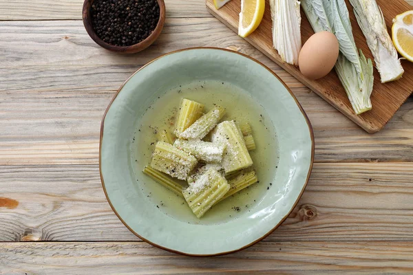 Soupe Cardon Dans Plat Céramique Sur Fond Table Cuisine — Photo