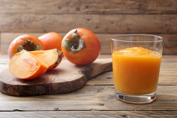 Persimmon Owoc Smoothie Tle Rustykalnym Stylu Tabeli — Zdjęcie stockowe