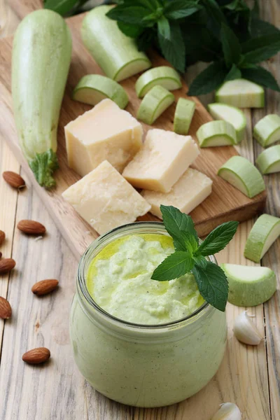 Tradiotional Italian Zucchini Pesto Kitchen Table Background — Stock Photo, Image