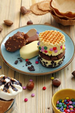 lezzetli çeşitli ev yapımı dondurma, yaz tatlı 