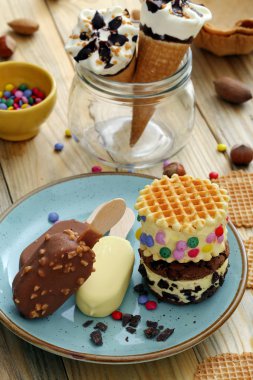 lezzetli çeşitli ev yapımı dondurma, yaz tatlı 