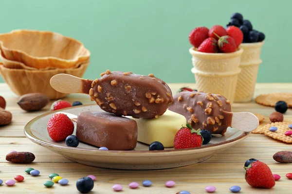 Delicious Homemade Ice Cream Fresh Berries — Stock Photo, Image