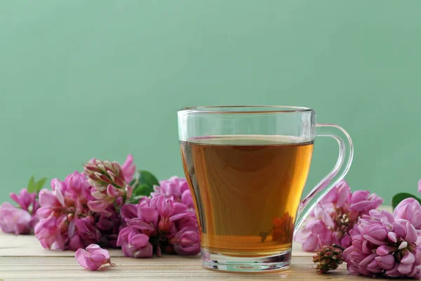 Bitkisel Doğal Çay Taze Akasya Çiçekler Malzemelerle Renk Ahşap Arka — Stok fotoğraf