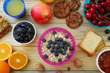 sağlıklı kahvaltı mutfak masa arka plan üzerinde