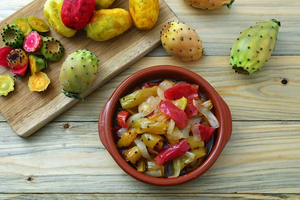 Prickly Peren Gekookt Zoetzure Saus — Stockfoto