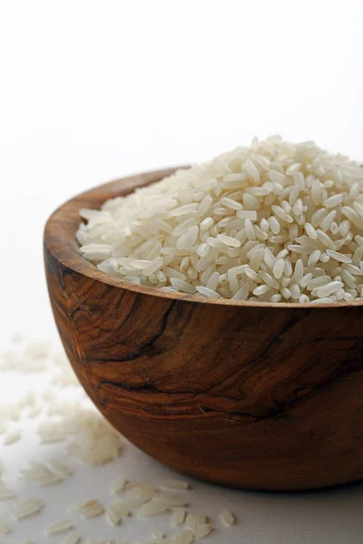 Arroz Cru Fundo Branco — Fotografia de Stock