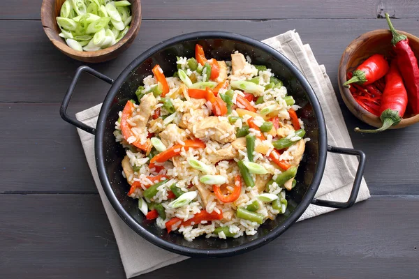 Arroz Frito Com Frango Preparado Servido Wok — Fotografia de Stock