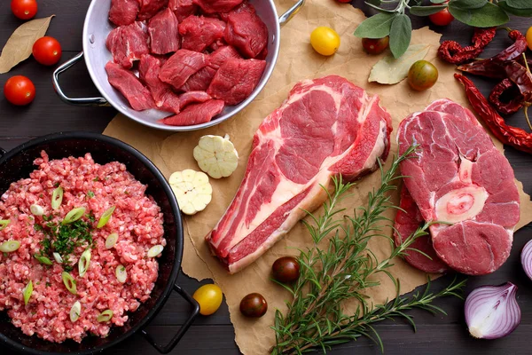 Carne Res Con Romero Con Verduras Fondo — Foto de Stock