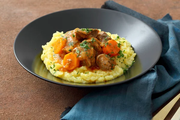 Ragoût Bœuf Aux Carottes Sur Pommes Terre Sauce Tomate Dans — Photo