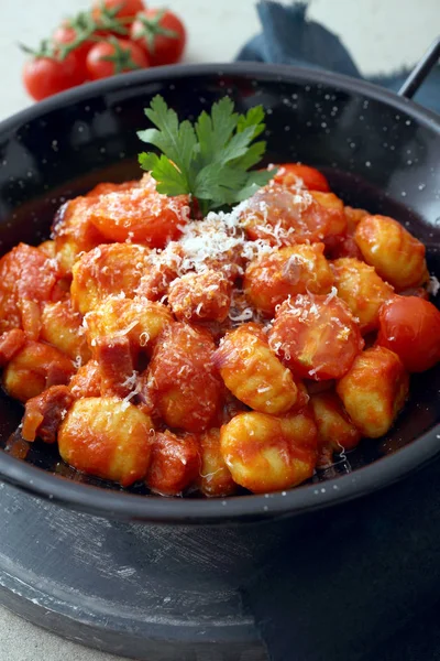 Gnocchi Italiano Hecho Casa Con Salsa Roja —  Fotos de Stock