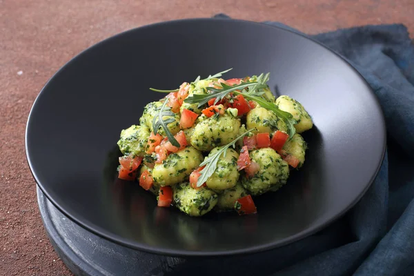 Pesto Gnocchi Knoblauch Und Frische Kräuter Olivenöl Köstliche Hausgemachte — Stockfoto