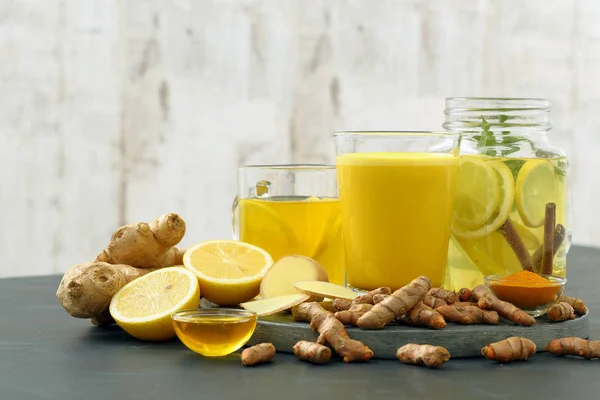 Golden Milk Detox Vatten Gurkmeja Citron Och Ingefära — Stockfoto