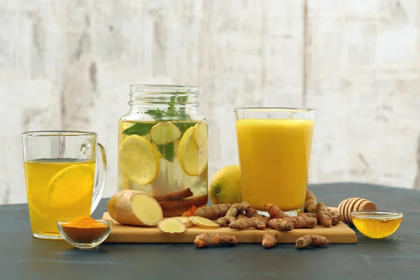 Leche Dorada Desintoxicación Agua Cúrcuma Limón Jengibre — Foto de Stock