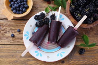 çilek dondurma el yapımı 