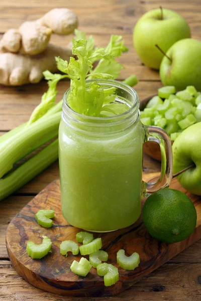 Batido Verde Orgánico Fresco Tarro Albañil —  Fotos de Stock