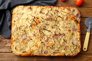 et ve peynir ile pişmiş pasta