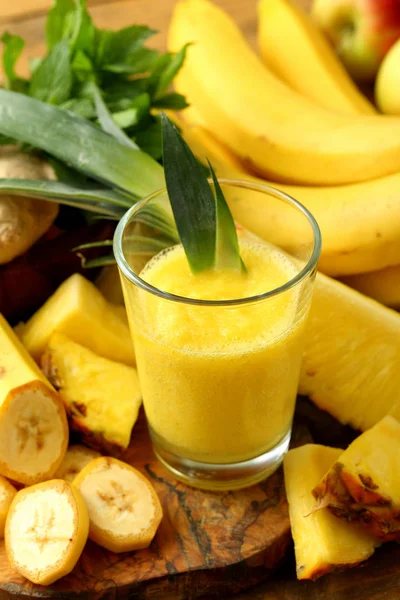 Üveg Mangó Banán Gyümölcslé — Stock Fotó