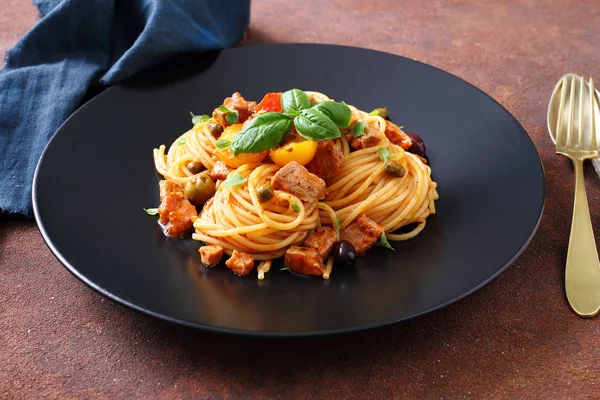 Delikat Pasta Med Kött Och Grönsaker Bordet — Stockfoto