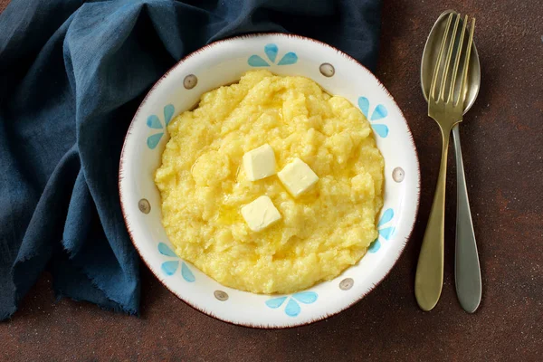 土豆泥加煎蛋和奶酪 — 图库照片