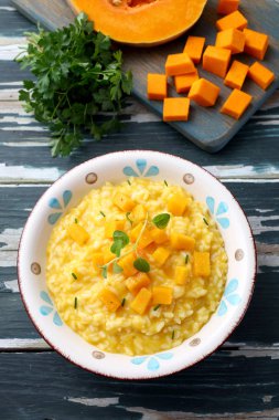 Kabaklı patates. Yaklaş. 