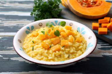 Kabaklı patates. Yaklaş. 