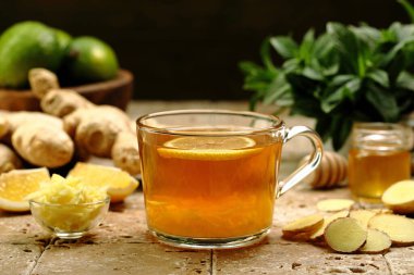 Limonlu ve ballı zencefilli çay