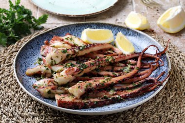 Limonlu ve otlu fırında balık