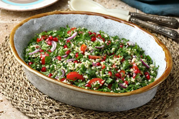 Salada Vegetariana Com Tomates Pepinos Ervas Especiarias — Fotografia de Stock