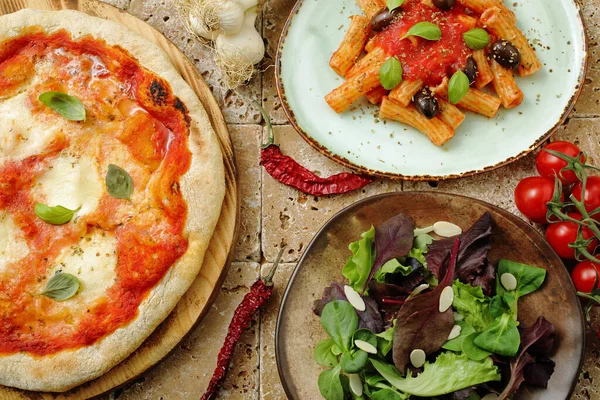 Pizza Cheese Tomatoes Basil — Stock Photo, Image
