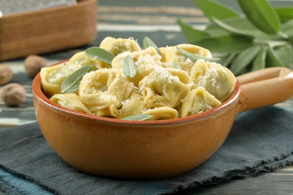Traditionell Italiensk Dumpling Pasta Tortellini Bakgrund — Stockfoto
