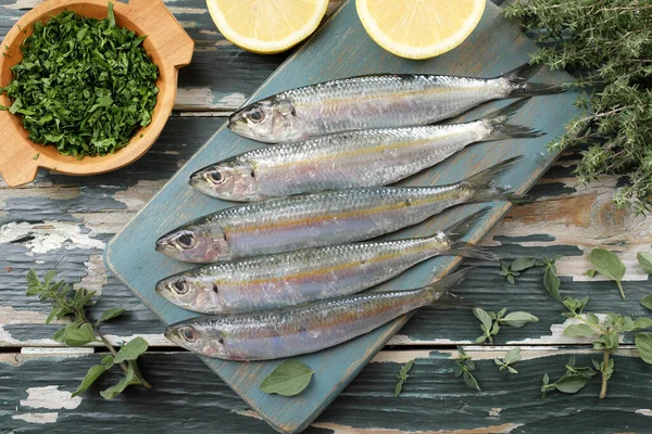 Blue Fish Raw Pilchard Green Table Background — Stock Photo, Image