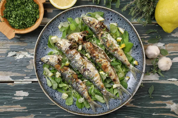 Blue Fish Roasted Pilchard Green Table Background — Stock Photo, Image