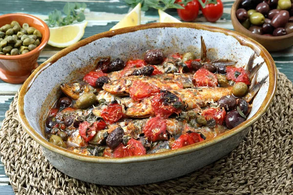 Gekookte Sardines Tomatensaus Olijf — Stockfoto