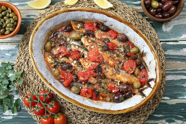 Gekookte Sardines Tomatensaus Olijf — Stockfoto